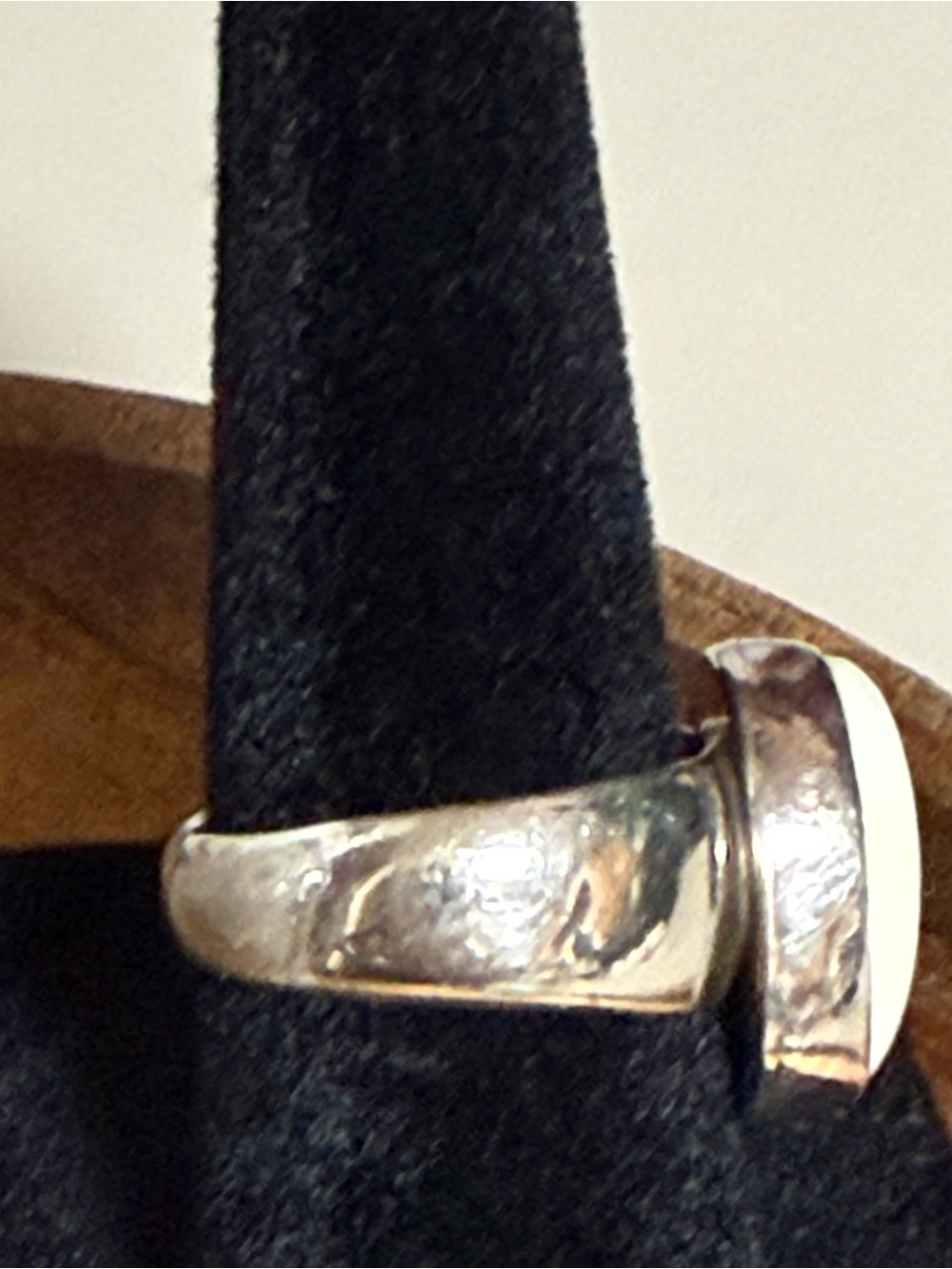 Elegant White Cabochon Oval Stone Sterling Ring Size 5 - Picture 2 of 6